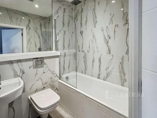Cleeve Court, KT22 - Photo 1