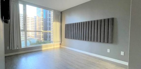 1 Bedroom 666ft2 Spacious and Bright, Unfurnished Unit - Photo 2