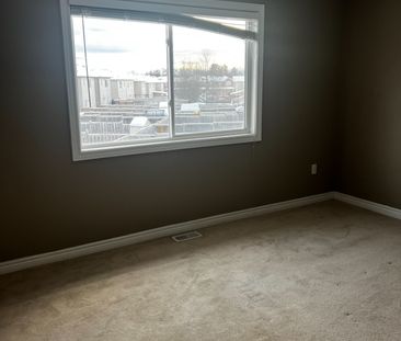 For Lease - 9 Admiral Crescent, Essa, Ontario - Photo 3