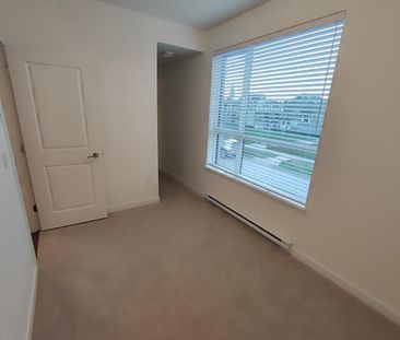 Brand New Spacious Three Bedroom in Fleetwood Village - Photo 4