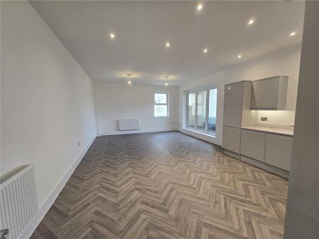 3 bedroom flat to rent - Photo 2