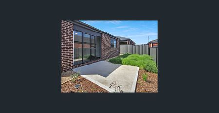 Modern & Spacious 4-Bedroom Family Home in Wollert - Photo 4