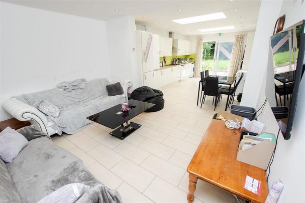 5 bedroom apartment to rent - Photo 1