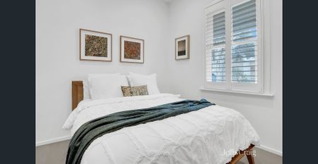 Three Bedroom Plus Study/Second Living Room in Newport - Photo 5