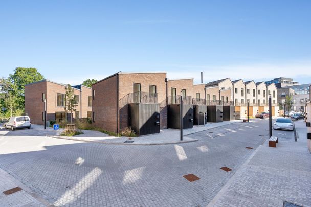 Skønt enderækkehus fra 2025 med bl.a. 3 soveværelser, terrasse og balkon<br> - Photo 1