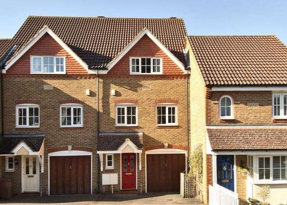 A four bedroom town house situated in a cul-de-sac - Photo 1