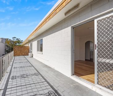Spacious 4-Bedroom Apartment in the Heart of Maroochydore! - Photo 4