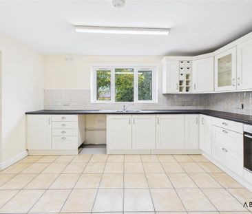 5 bedroom detached house to rent - Photo 5