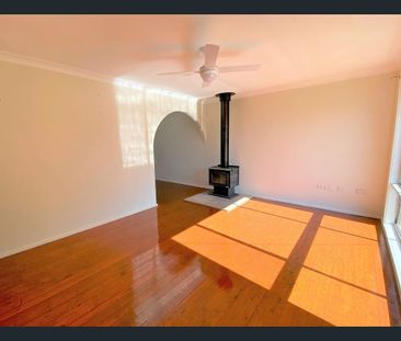 LOVELY HOME IN GREAT LOCATION! - Photo 5