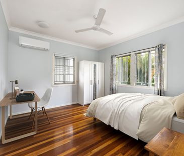 Charming 4 Bedroom Home - Photo 3