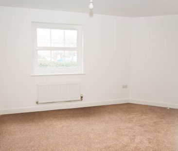 Fixed Price £1,500 pcm - Available Now - Unfurnished - Photo 5