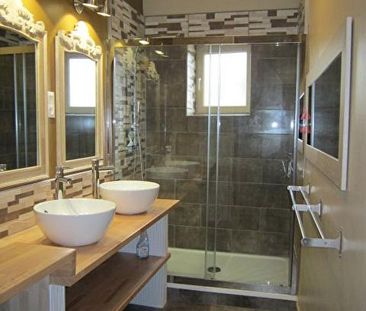 Location Appartement 4 pièces 117m² FONTENAY LE COMTE 85200 - Photo 3