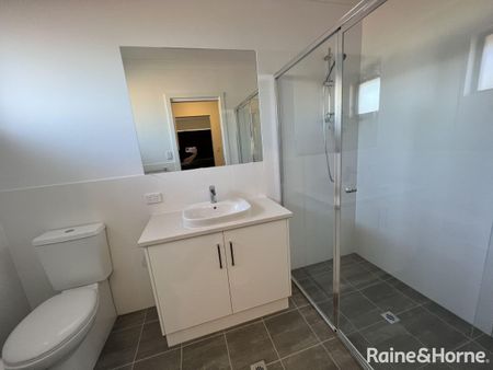 Four bedroom home in Para Hills! - Photo 5