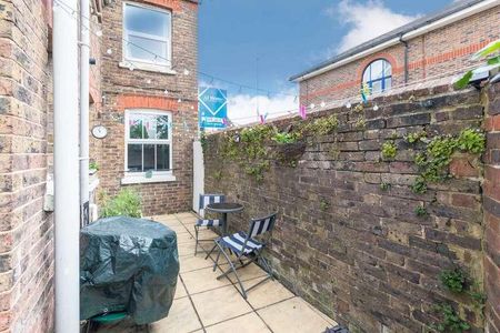 Crawley Road, Horsham, RH12 - Photo 5