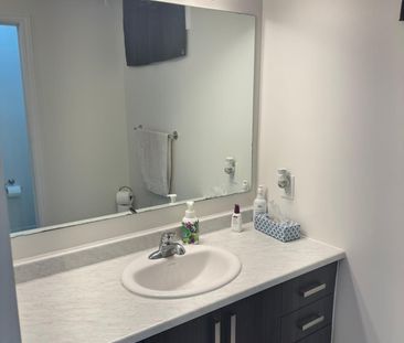 For Lease - 168 Minikan Street Unit# Unit B, Blossom Park - Airport... - Photo 6