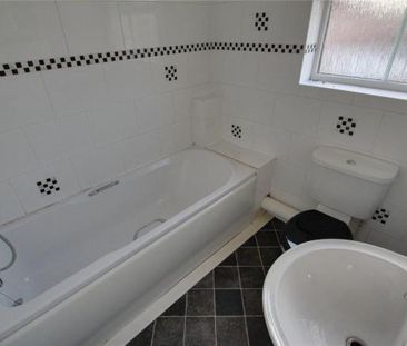 2 bedroom semi-detached house to rent - Photo 4