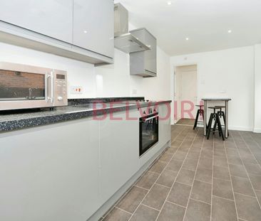 Terraced House to rent on - Photo 6