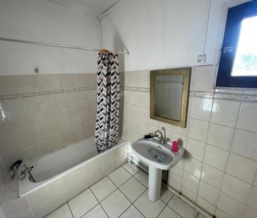Location Appartement 5 pièces 132m² LE TAMPON 97430 - Photo 4