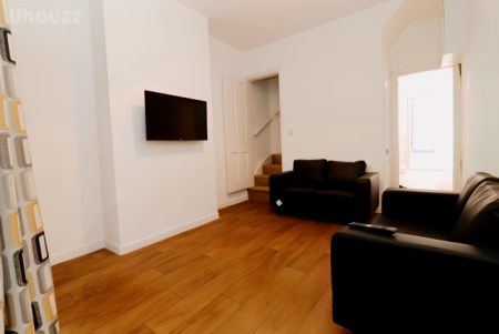Entire Place·3B3B···62 Colchester Street - Photo 2