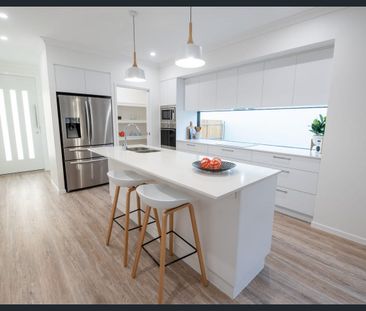 Family Comfort Meets Modern Living - Photo 6