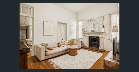 CHARMING TOOWONG HOME FOR RENT - Photo 3