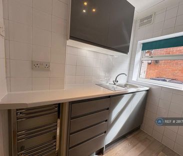 2 bedroom maisonette to rent - Photo 4