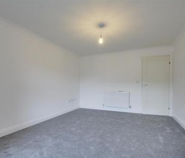 4 bedroom semi-detached house to rent - Photo 6