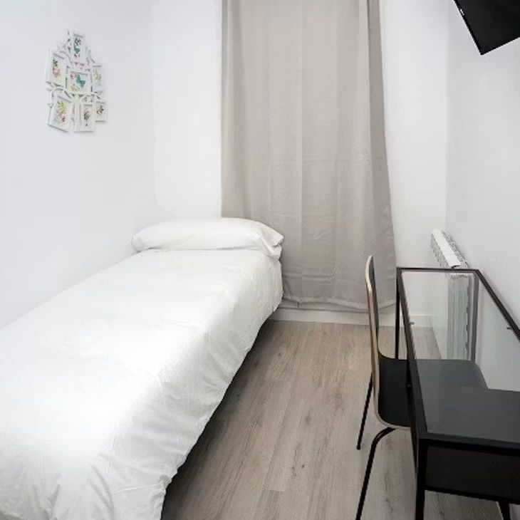 Calle del Arenal, Madrid, Community of Madrid 28013 - Photo 1