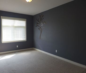 For Lease - 117 Thornbury Crescent, South of Baseline to Knoxdale, ... - Photo 6