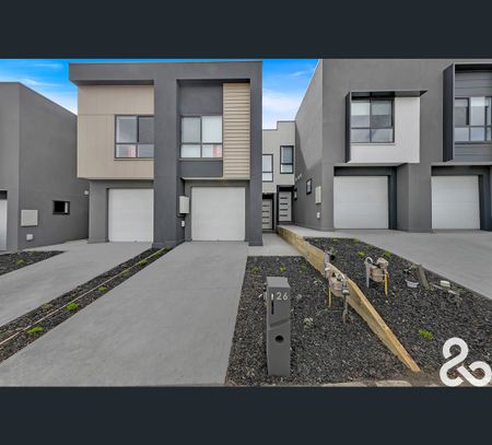 2/12 McGlynn Avenue, South Morang, Vic 3752 - Photo 3