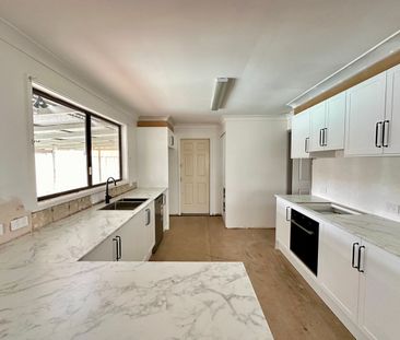 Awesome Family Home with Swimming Pool - Photo 1