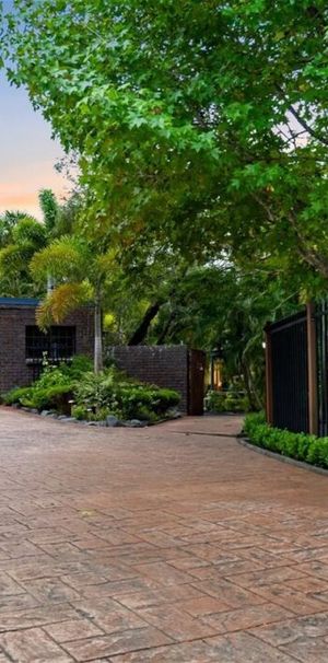 Bring the whole family! - Photo 1