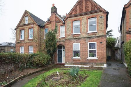 4 bedroom semi-detached house to rent - Photo 2