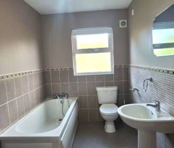 Semi detached 3 bedroom house - Photo 6