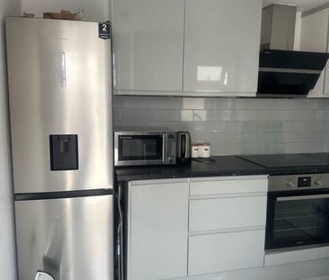 Studio Flat, Park Road, IG1 - Photo 2