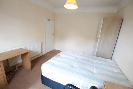 4 Bed Terraced House, St. Peters Road, RG6 - Photo 5