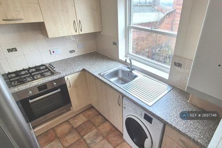 2 bedroom flat to rent - Photo 3