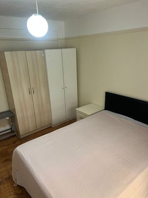 Room in a Shared House, Crest Road, NW2 - Photo 1