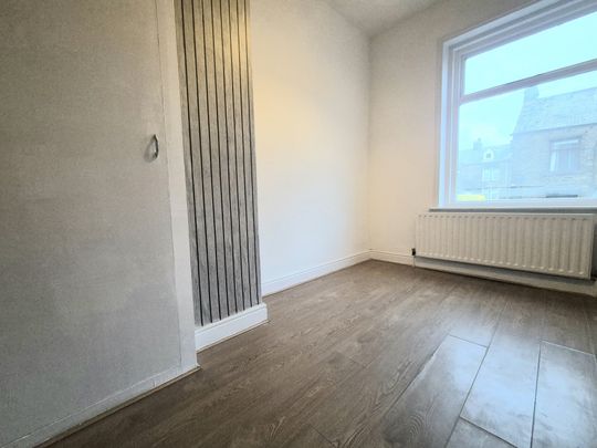 Stoodley Terrace, Halifax - Photo 1