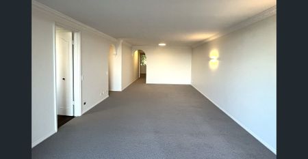 Serene, Impeccably Renovated Sanctuary with Harbour Views - Photo 2