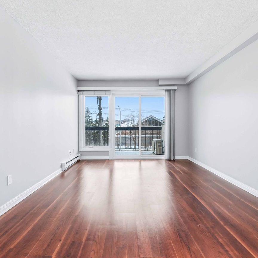 Spacious Two-Bedroom Condo for Rent Near Rideau River - Photo 1