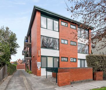 Living in the Heart of Essendon - Photo 3