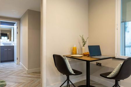 Platinum 1 Bed Apartment - Photo 2