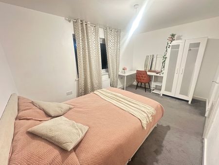 2 Bed Terraced House, Morton Hall Road, M12 - Photo 3