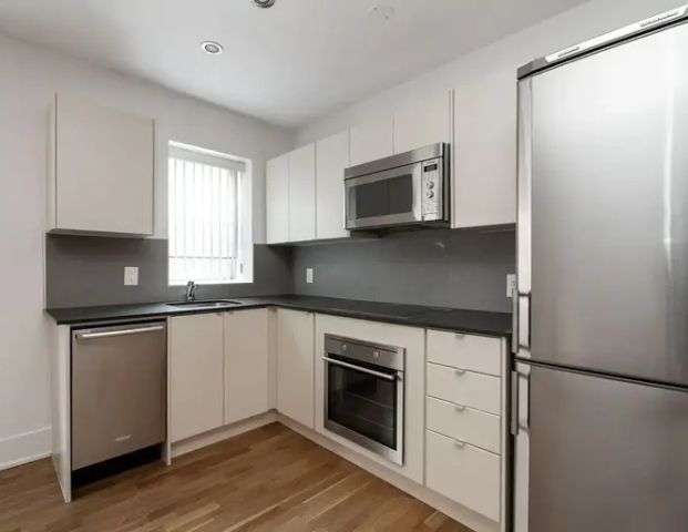 81 - 83 Isabella Street | 83 Isabella Street, Toronto - Photo 1