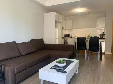 MODERN CITY ONE-BEDROOM WITH CAR SPACE - Photo 2