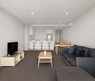Sunlit Three-Bedroom Apartment with City Views & Convenience - Photo 1