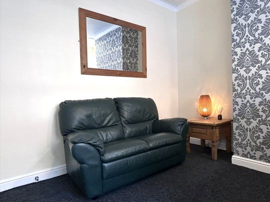 Modern Refurbished 1‑Bed Ground Floor Flat – Fully Furnished – LS11 – Available 1st April - Photo 1