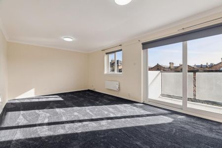 3 bedroom apartment to rent - Photo 3
