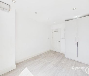 4 bedroom semi-detached house to rent - Photo 3